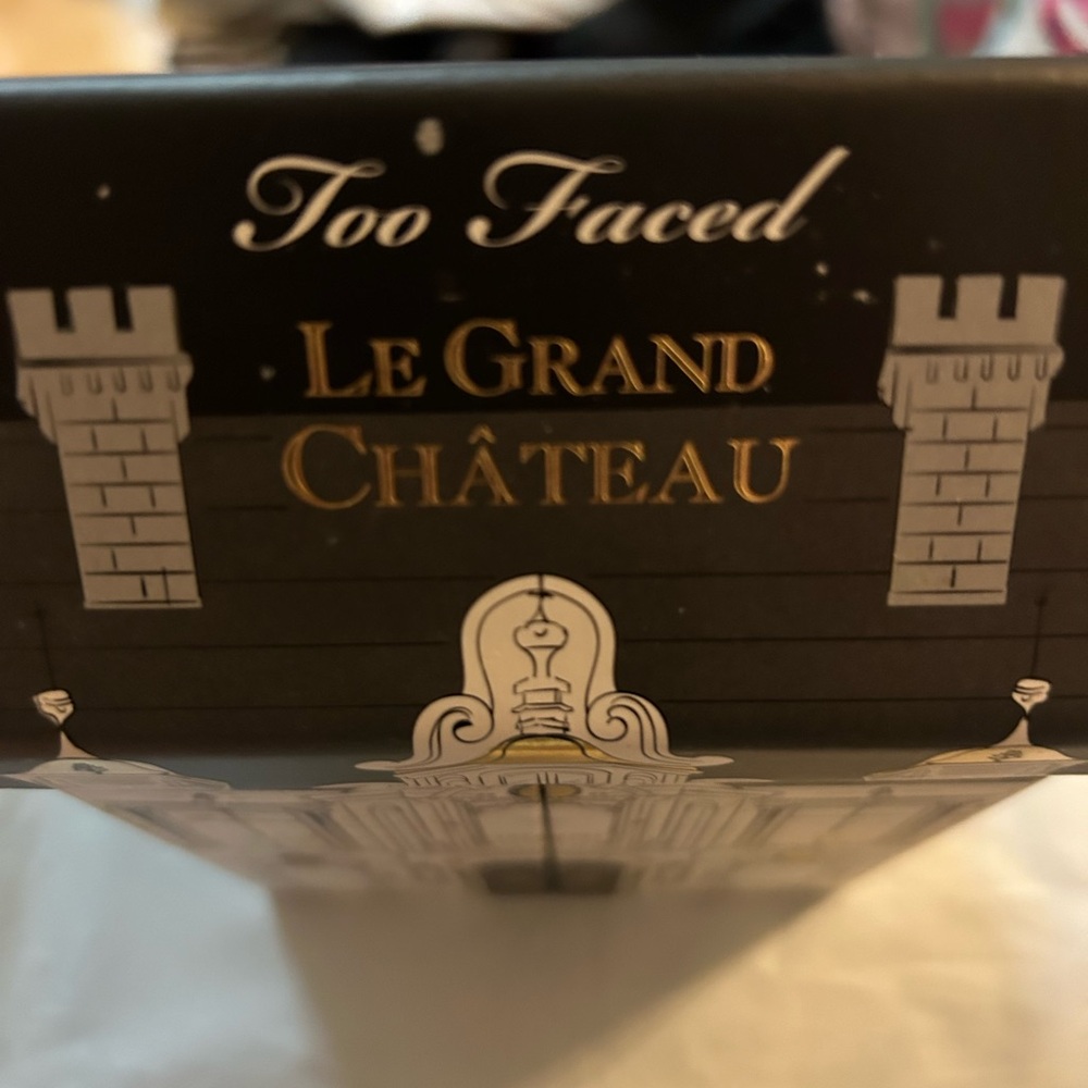 Too Faced Le Grand Chateau - 3 Eyeshadow Palette and Mascara Gift Set.